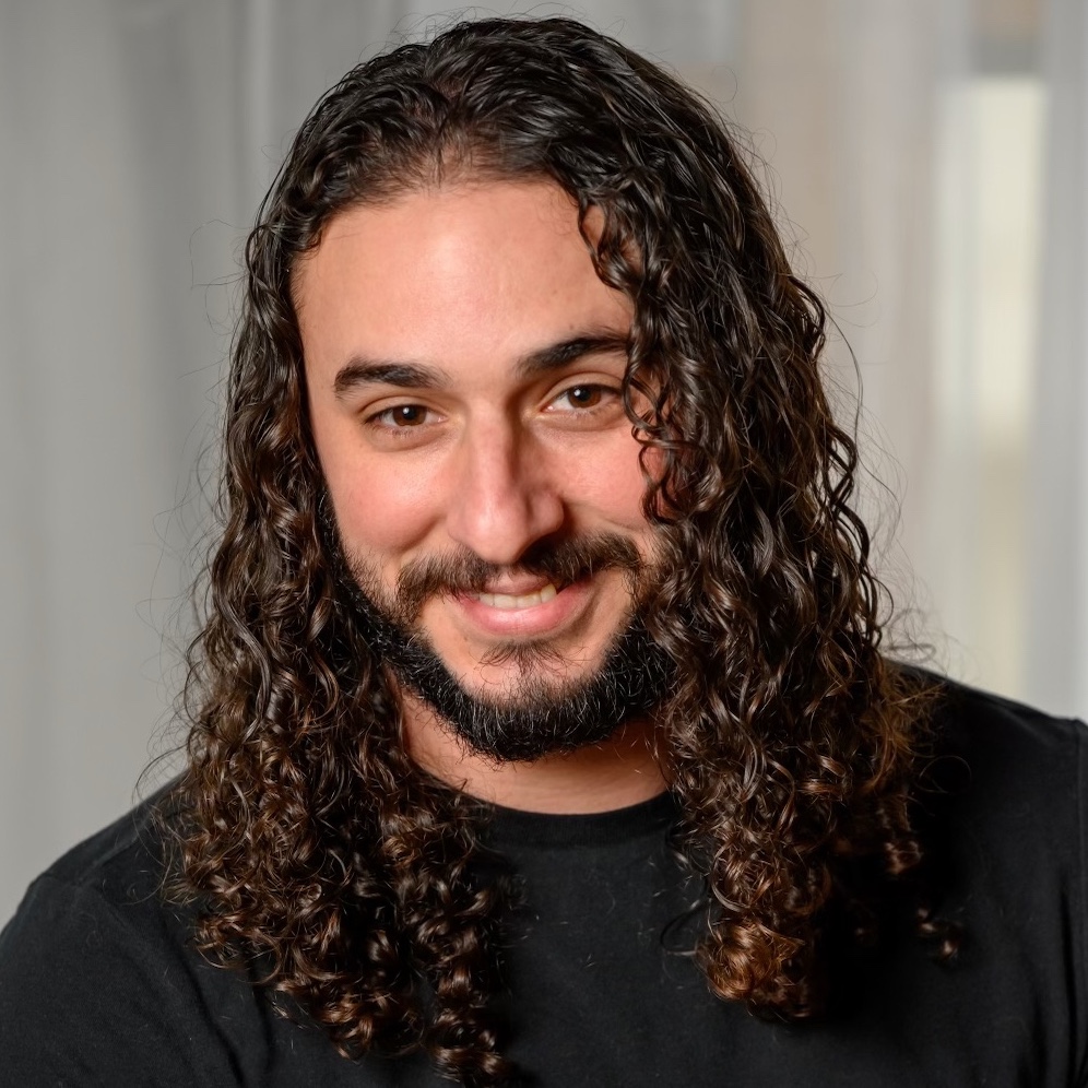 Head photo of Carlos Hernandez
